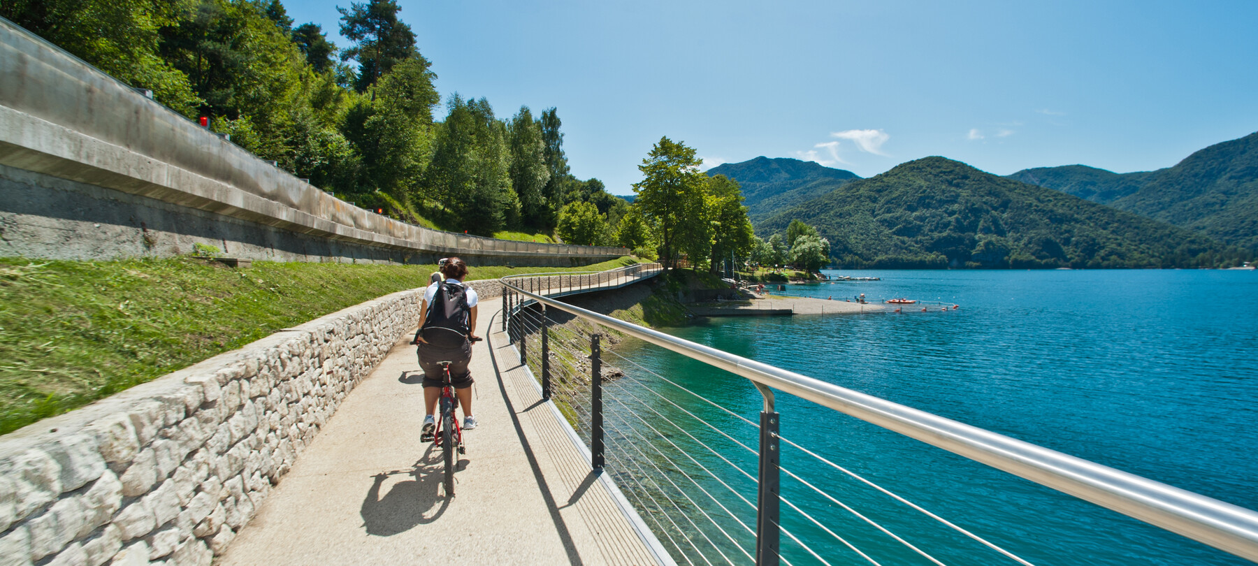Percorsi semplici da fare in bicicletta tra i laghi del Trentino