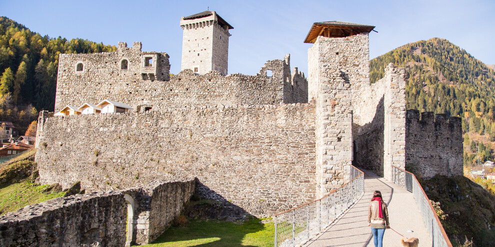 Malè - Val di Sole - Der Bergfried der Burg von Ossana